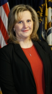 Headshot of Lesa Dennis